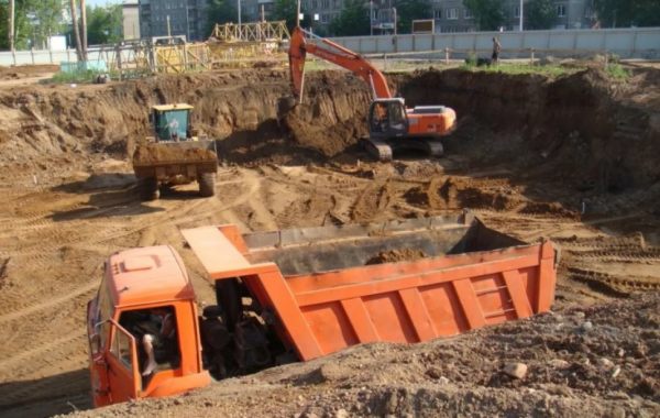 Рытье и разработка котлованов. Услуги спецтехники - Кострома, цены, предложения специалистов