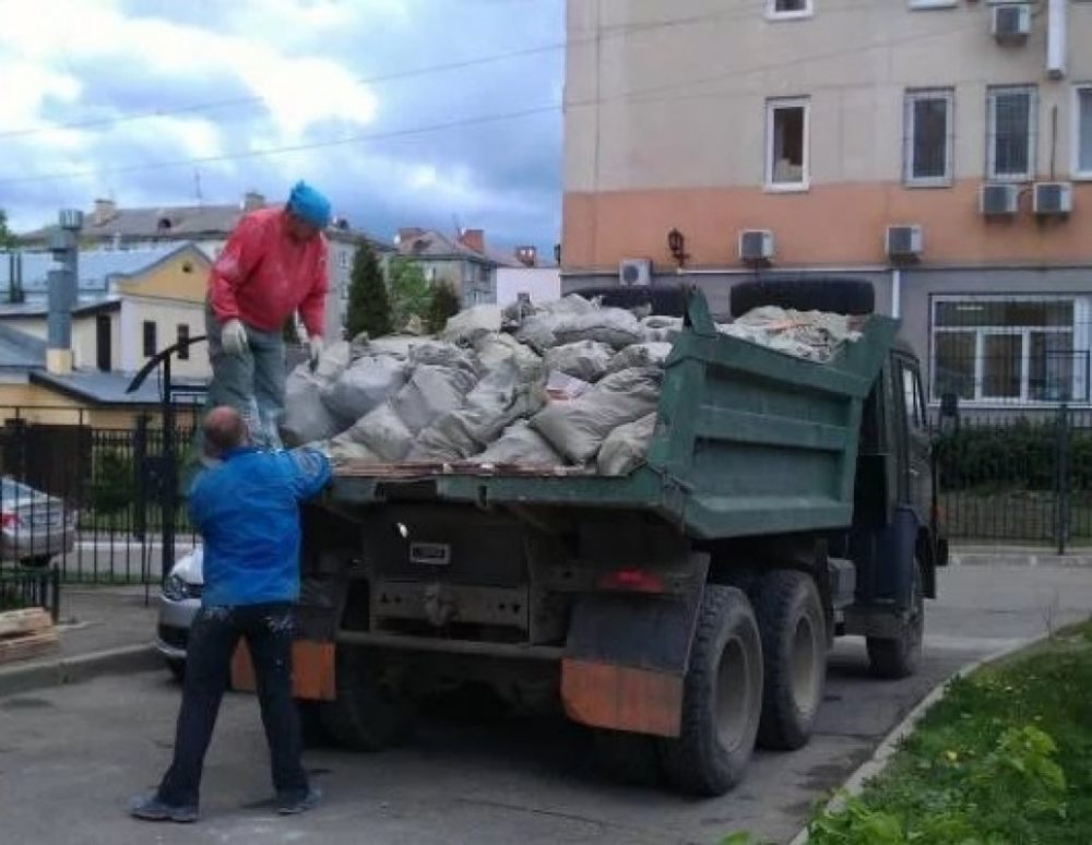 Вывоз строительного мусора (самосвалы, газели). Грузчики стоимость услуг и где заказать - Кострома