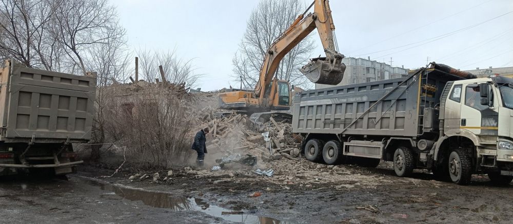 Демонтажные работы спецтехникой (экскаваторы, гидроножницы) стоимость услуг и где заказать - Буй