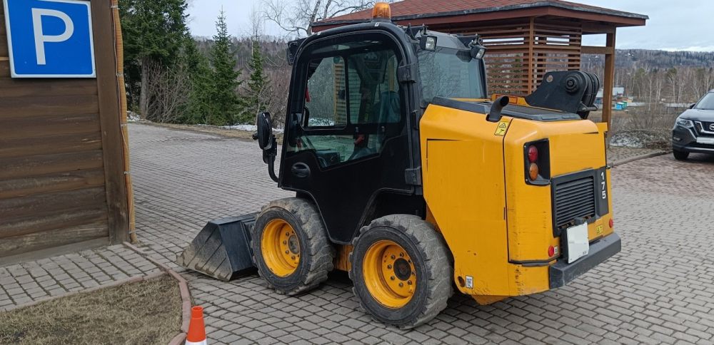 Фронтальный погрузчик Услуги минипогрузчика JCB 175 для земляных работ взять в аренду, заказать, цены, услуги - Галич