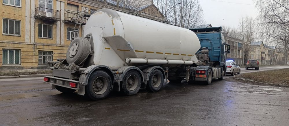Цементовоз Перевозка цемента полуприцепами взять в аренду, заказать, цены, услуги - Кострома