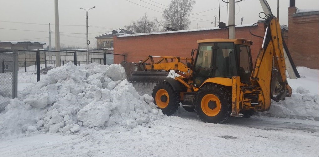 Экскаватор погрузчик для уборки снега и погрузки в самосвалы для вывоза в Волгореченске