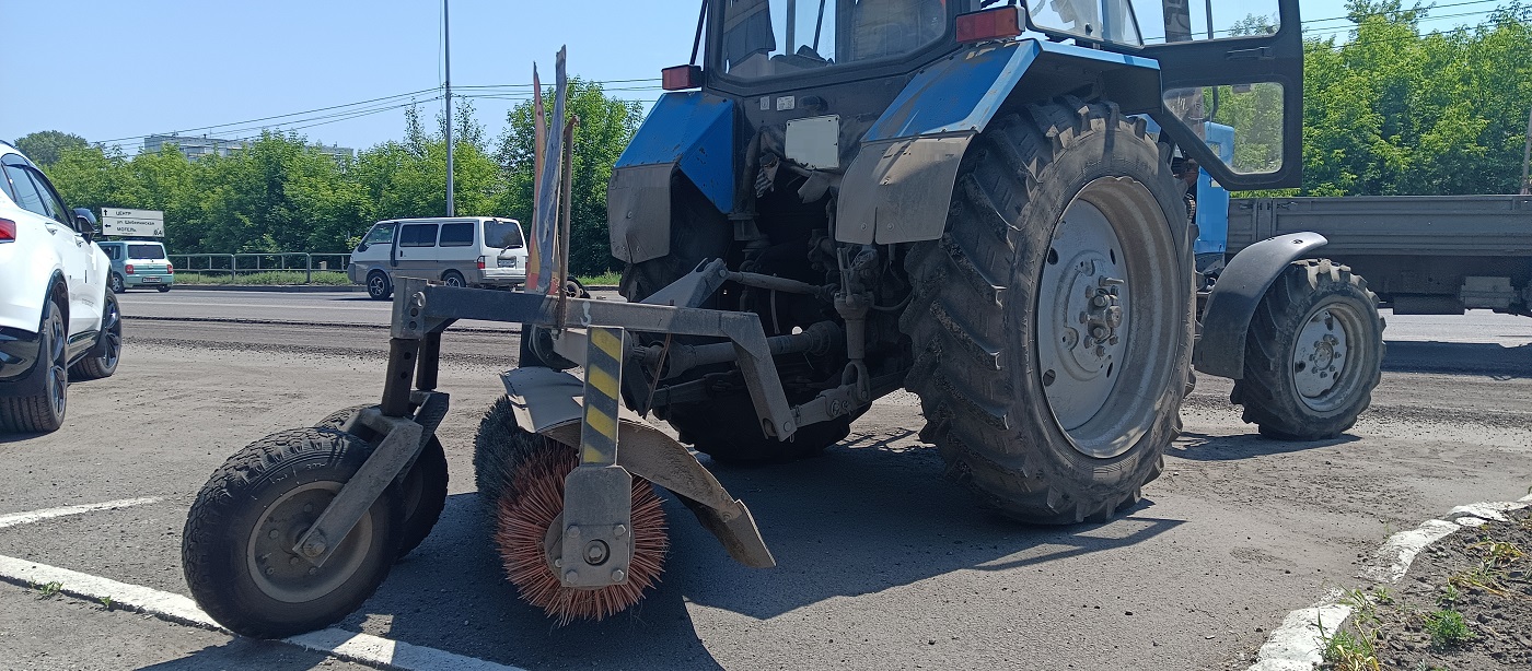 Услуги трактора с щеткой МТЗ в Костроме