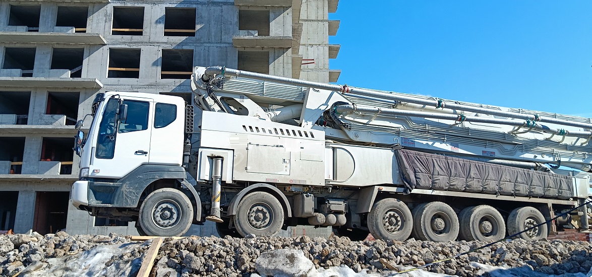 Услуги и заказ бетононасосов для заливки бетона в Макарьеве